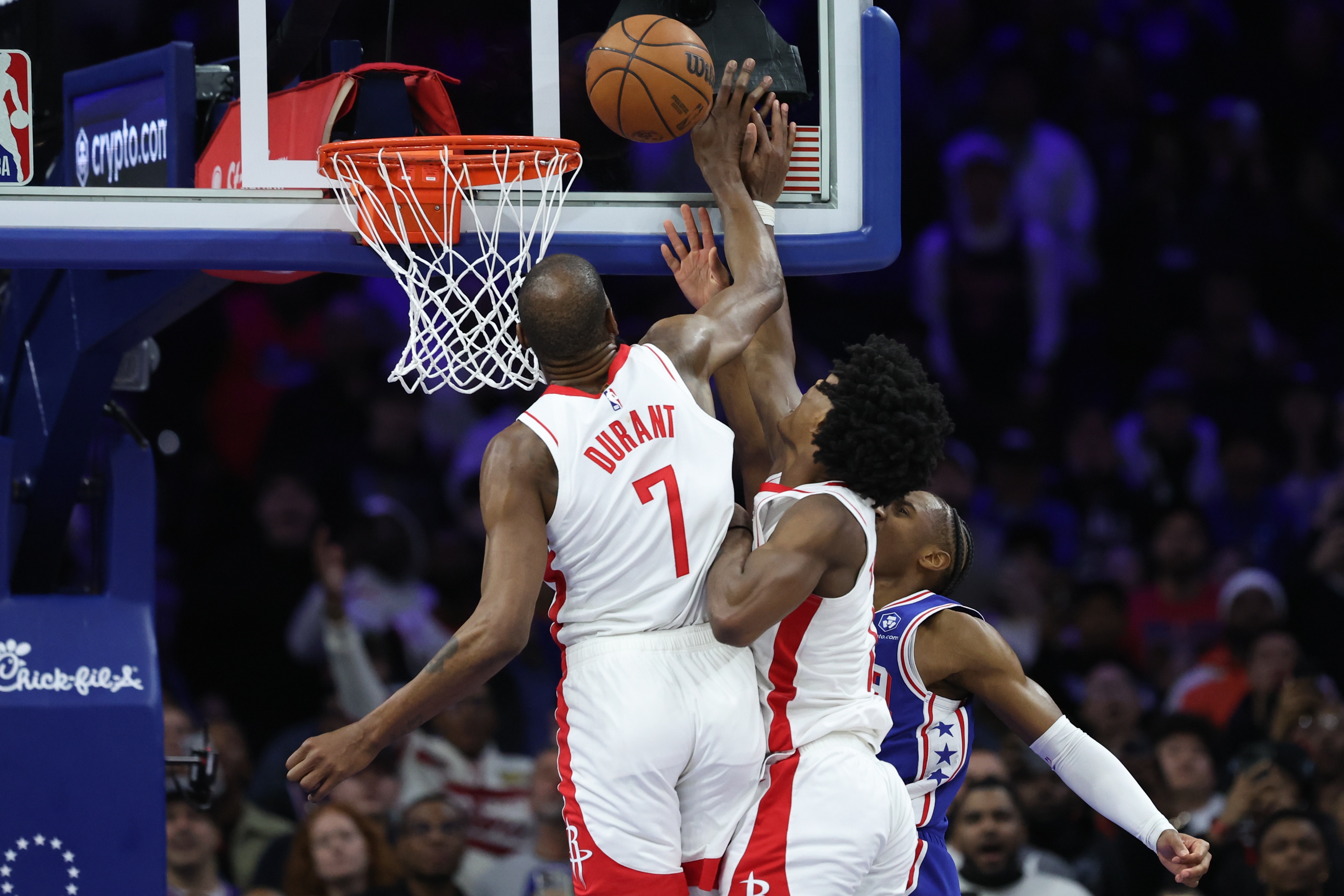 丢掉一半罚球！因漏判逃过一劫 但基本功糟糕还是让火箭输掉比赛